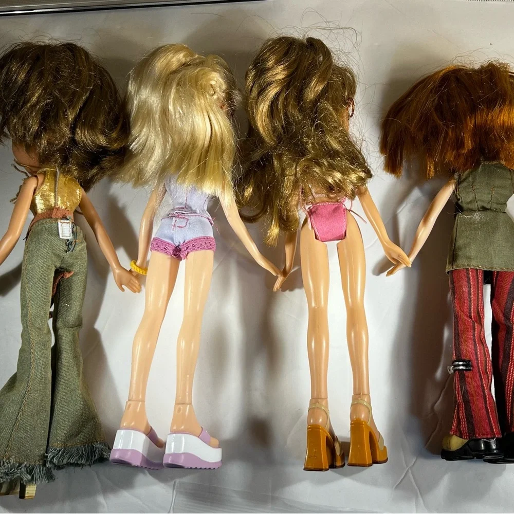 Bratz Dolls Lot of 4 with Extra Clothes and Accessories Y2K Fashion Dolls - Picture 2 of 7